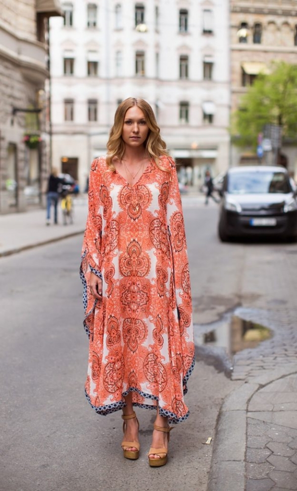 موضة القفطان.. أزياء مريحة ومشرقة صيفاً