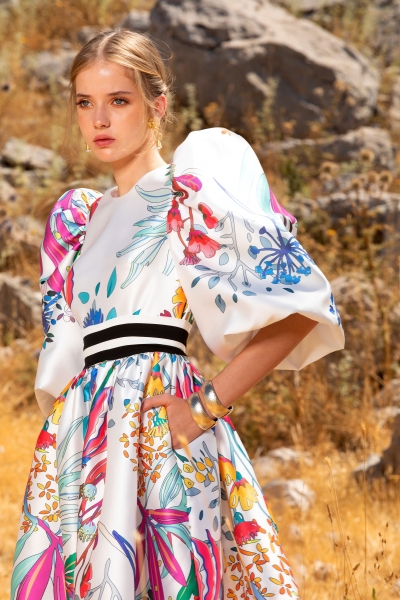 أزياء Elie Saab لربيع 2021 برسمات مزركشة
